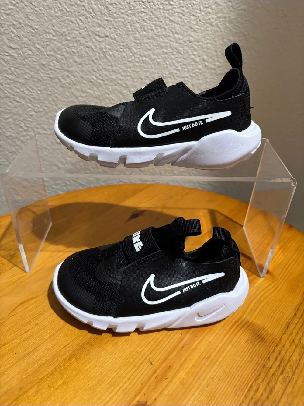 Nike Kids Black and White Slip-On Sneakers with Hook Strap 7C